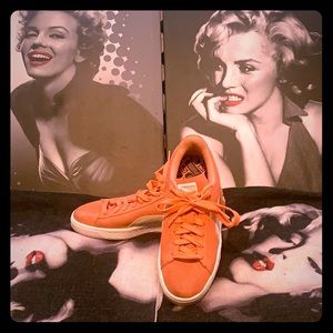 Peach , Cream Gold Puma Sneakers !